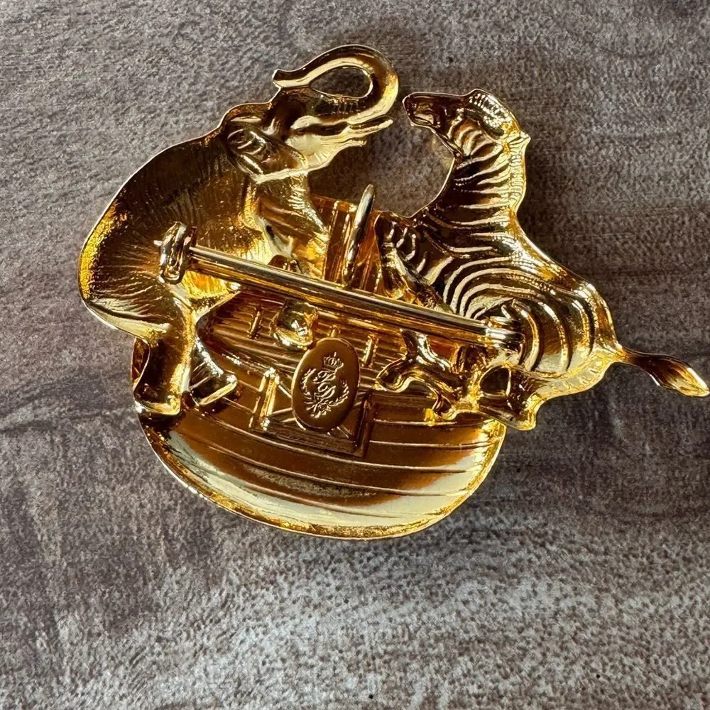Premier Designs Noah’s Ark Brooch Gold Tone Metal Collectible Costume Religious